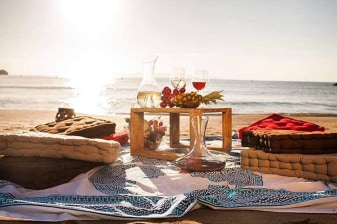 2-Hour Mykonos Beach Wine Tasting with Sunset and Greek Mythology