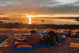 3-Hour Sunrise Hike in Labuan Bajo with Picnic Breakfast