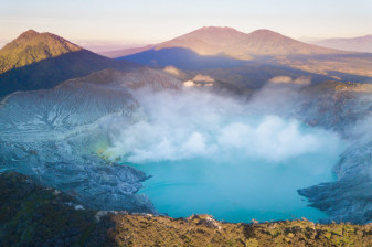 4-Day Ijen and Malang Trek with Bromo Sunrise and Ranu Kumbolo