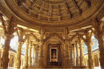 1-Day Mount Abu Sightseeing Tour with Dilwara Temples and Achalgarh
