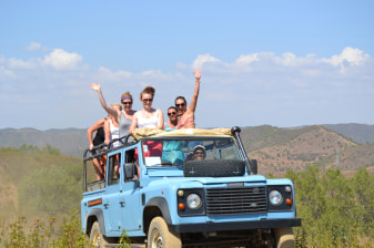 8-Hour Private Algarve 4x4 Adventure with Villages and Tastings