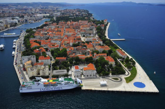 4-Hour Zadar Architecture Tour with Maraschino Liqueur Tasting