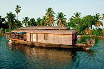 5-Day Romantic Kerala Tour from Cochin with Munnar and Kumarakom