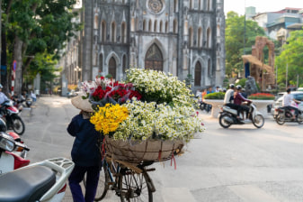 8-Day Vietnam and Laos Heritage Tour with Ha Long Bay Cruise