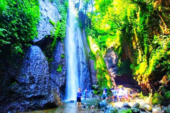 4-Day Jakarta, Bogor and Bandung Tour with Batik and Hot Springs