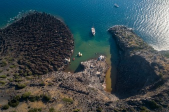 10-Hour Santorini Cruise to Thirasia and Oia Sunset