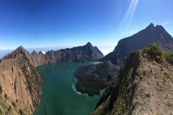 3-Day Mount Rinjani Trek from Tetebatu with Crater Rim Camping
