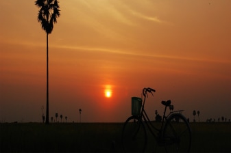 5-Hour Bike Tour in Siem Reap Countryside with Sunset Snacks