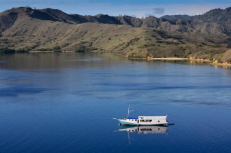 3-Day Komodo Islands Sailing Tour with Rinca Trek and Pink Beach