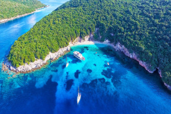 10-Hour Corfu Cruise to Blue Lagoon and Syvota with Bella Vraka