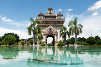 1-Day Vientiane Sightseeing Tour with Buddha Park and Pha That Luang