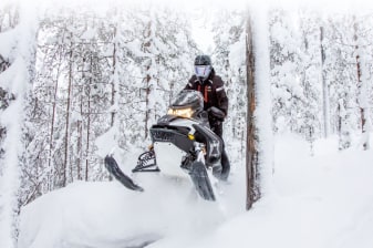 2-Hour Snowmobile Experience in Rovaniemi for Arctic Circle Beginners