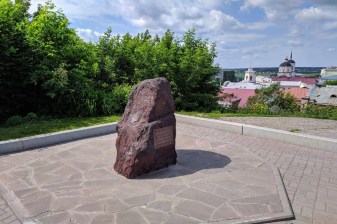 4-Hour Tomsk City Tour with Wooden Architecture and River Walk