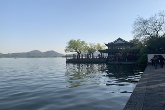 8-Hour Hangzhou UNESCO Tour with Lingyin Temple and West Lake