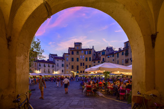 Full-Day Lucca Walking Tour with Guinigi Tower and Historic Churches