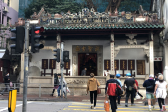 2.5-Hour Private Wanchai Walking Tour with Blue House Clusters