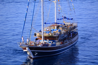 9-Hour Ras Mohamed Sailing Trip from Sharm with White Island Buffet