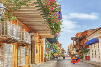 4-Day Cartagena Tour with Street Food, Bora-Bora and Aviary Visit