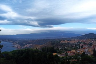 2-Hour Taormina Walking Tour with Ancient Theatre and Coastal Views