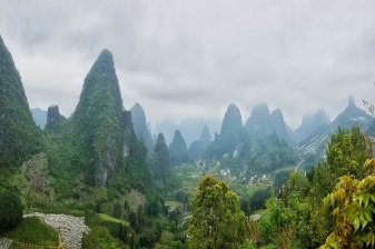 8-Hour Guilin Bike Tour with Moon Hill Hike and Li River Walk