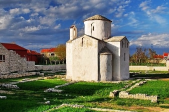 4-Hour Nin Sightseeing Tour with the Church of the Holy Cross