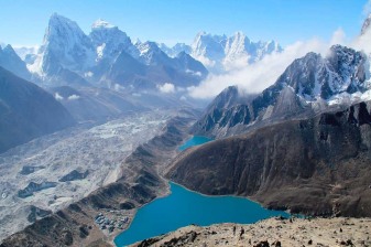 17-Day Gokyo Cho La Pass Trek in Nepal with Everest Base Camp
