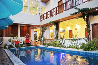 4-Day Maafushi Island Holiday with Resort Trip and Dolphin Cruise