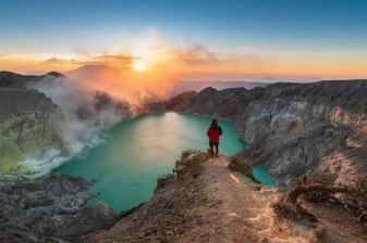 2-Day East Java Highlights Tour with Mt Ijen Sunrise Hike