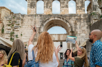 1-Hour World War II Walking Tour in Split with Archive Photos