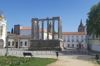 Full-Day Évora Monuments Tour with Chapel of Bones and Cathedral