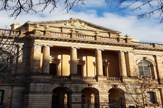 2-Hour Adelaide Walking Tour with Victoria Square and Electra House