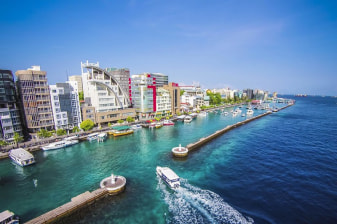 2-Hour Walking Tour of Malé with Markets and Street Food