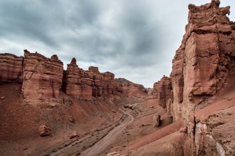 1-Day Charyn Canyon Road Trip with Walk to the Charyn River