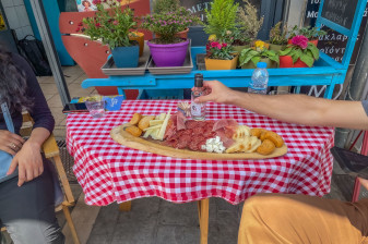 4-Hour Food and Culture Walking Tour in Ioannina with Pie Cooking