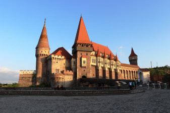 7-Day Western Romania Tour with Transfagarasan and Recas Winery