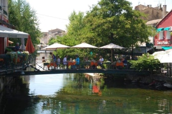 8-Hour Luberon Market Tour from Aix-en-Provence with Local Expert