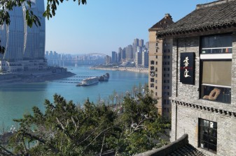10-Hour Chongqing Mountain City Tour with Ancient Streets and Temples