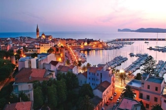 90-Minute Alghero Walking Tour with Small-Group Cultural Exchange