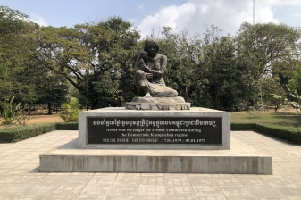 4-Hour Phnom Penh History Tour with S-21 and Choeung Ek