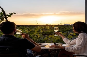 4-Hour Santorini Sunset Wine Tour with 2 Wineries and Sommelier