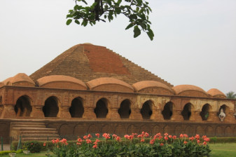 12-Hour Bishnupur Temple Tour from Calcutta with Baluchari Weavers