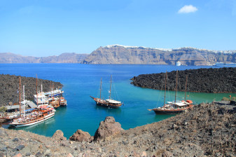4-Hour Santorini Volcano Boat Tour with Hot Springs