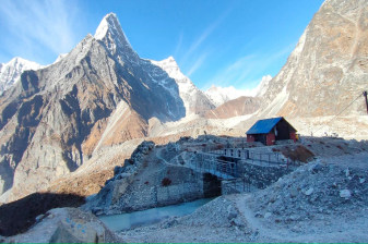 17-Day Rolwaling Tashi Lapcha Trek through Rolwaling and Khumbu