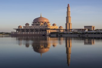 Full-Day Kuala Lumpur Sightseeing Tour with Putrajaya and Shopping