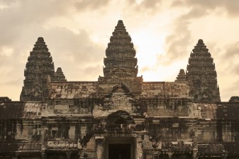 1-Day Angkor Temples Tour in Siem Reap with Phnom Bakheng Sunset