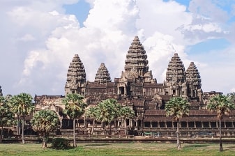 2-Day Angkor Wat and Siem Reap Tour with Tonle Sap Lake