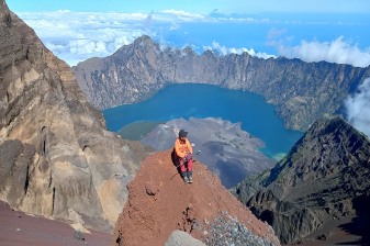 5-Day Mount Rinjani Trekking Tour via Sembalun and Torean Route