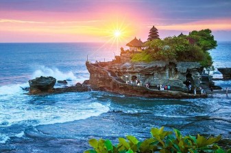 Full-Day Tanah Lot and Mengwi Royal Family Temple Tour in Bali