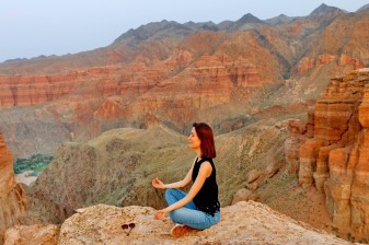 3-Day Charyn Canyon Hiking Tour from Almaty with Hot Springs