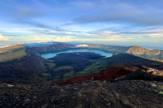 2-Day Mount Rinjani Trek in Lombok with Summit Sunrise Camping